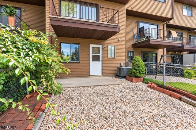 7 Ross Rd, Wallington Boro, NJ 07057