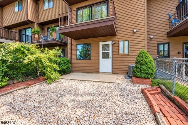 7 Ross Rd, Wallington Boro, NJ 07057