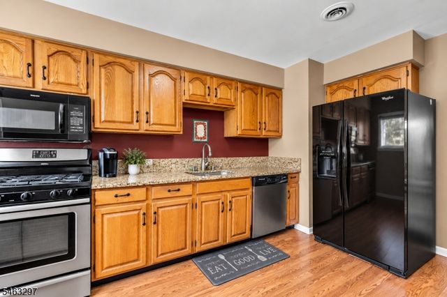 7 Ross Rd, Wallington Boro, NJ 07057
