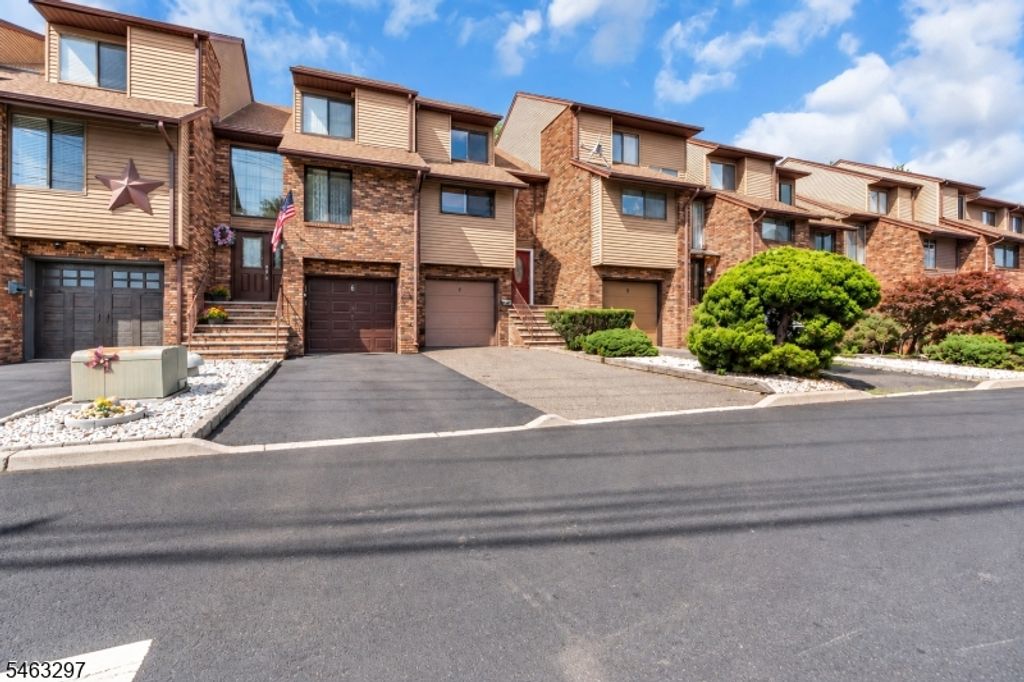 7 Ross Rd, Wallington Boro, NJ 07057