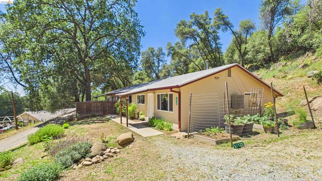 19120 & 19124 Black Oak Rd, Sonora, CA 95370