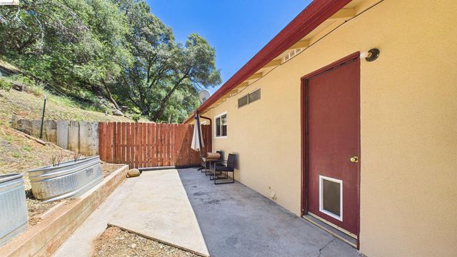19120 & 19124 Black Oak Rd, Sonora, CA 95370