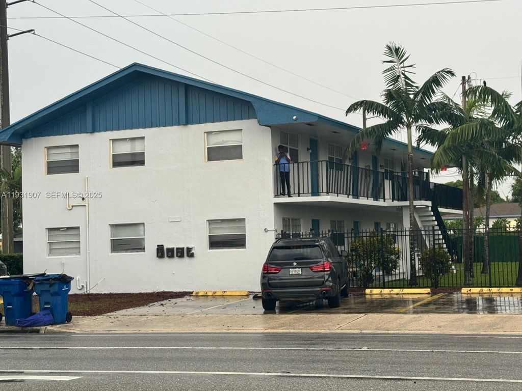 215 W Blue Heron Boulevard, Riviera Beach, FL 33404