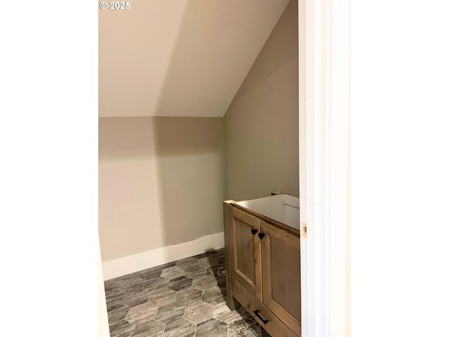 16221 Ne 180th St, Brush Prairie, WA 98606