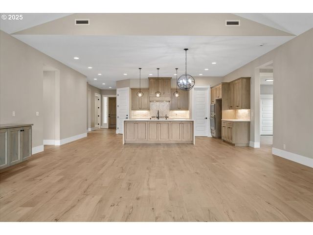 16221 Ne 180th St, Brush Prairie, WA 98606