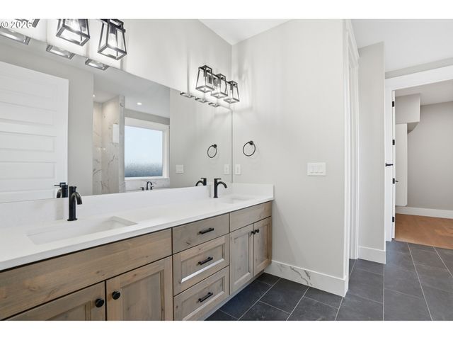 16221 Ne 180th St, Brush Prairie, WA 98606