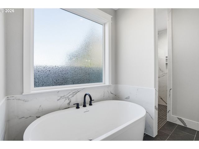 16221 Ne 180th St, Brush Prairie, WA 98606