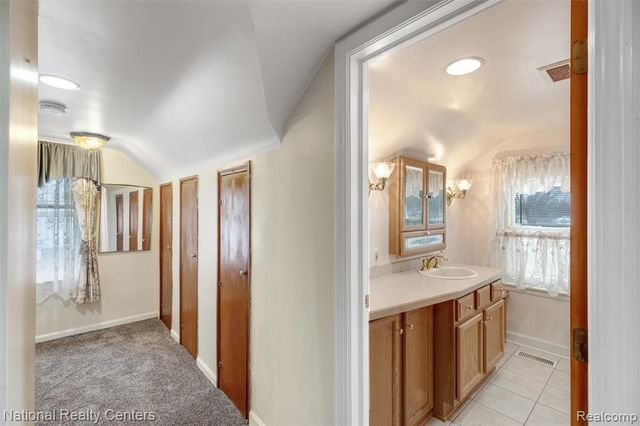 25541 Hanover Street, Dearborn Heights, MI 48125