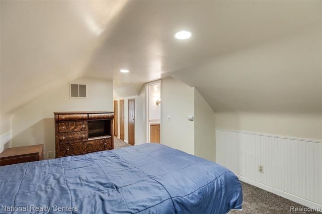 25541 Hanover Street, Dearborn Heights, MI 48125