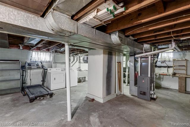 25541 Hanover Street, Dearborn Heights, MI 48125