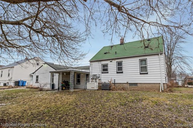 25541 Hanover Street, Dearborn Heights, MI 48125