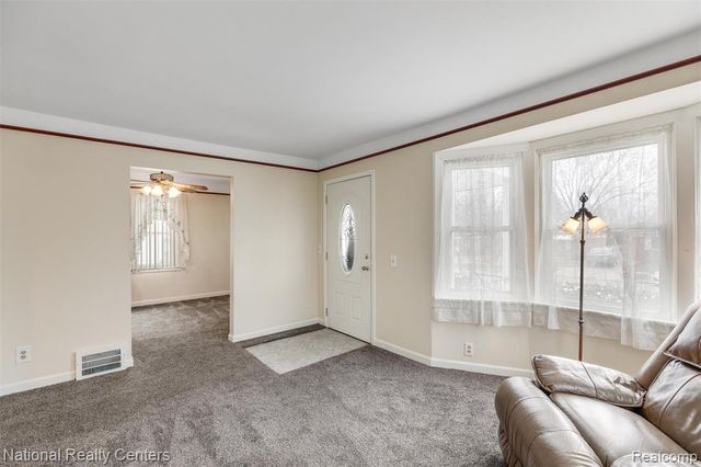 25541 Hanover Street, Dearborn Heights, MI 48125