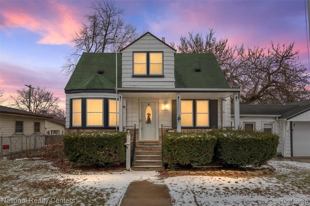 25541 Hanover Street, Dearborn Heights, MI 48125