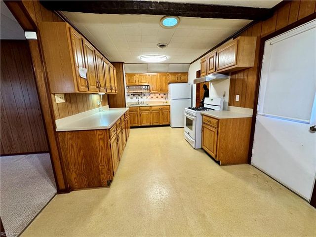 1843 Kensington DR, Hampton, VA 23663