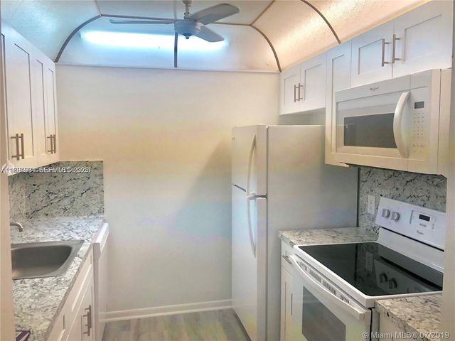 400 SW 134th Way 406F, Pembroke Pines, FL 33027