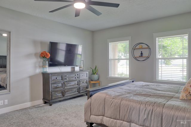 8858 Stardust Ln, Nampa, ID 83686