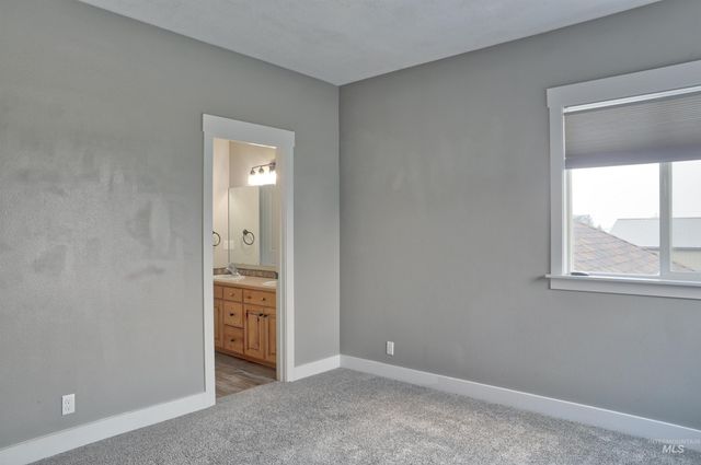 8858 Stardust Ln, Nampa, ID 83686