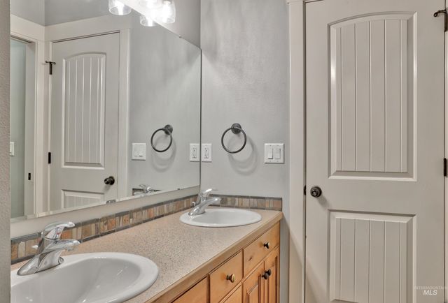 8858 Stardust Ln, Nampa, ID 83686