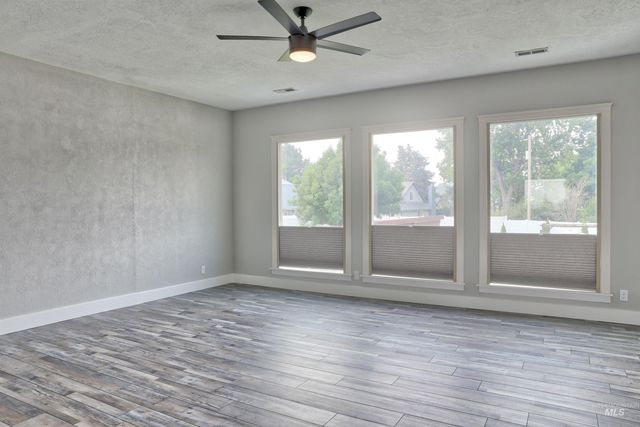 8858 Stardust Ln, Nampa, ID 83686