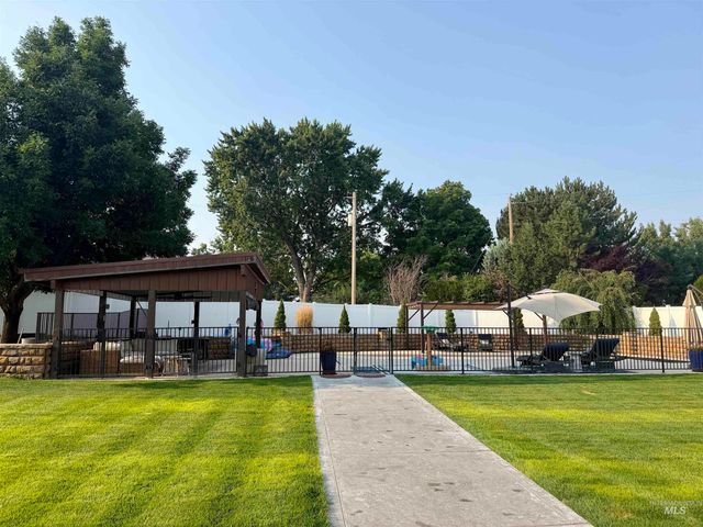 8858 Stardust Ln, Nampa, ID 83686