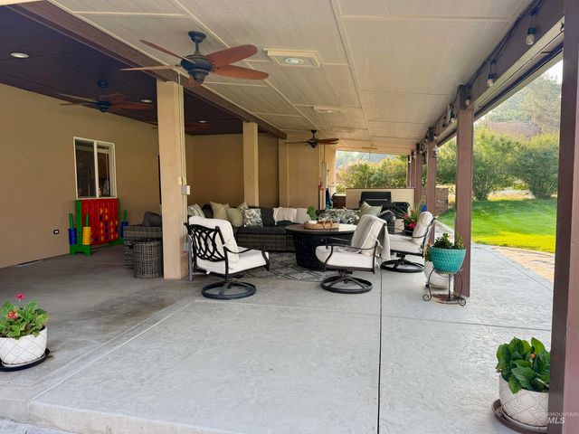 8858 Stardust Ln, Nampa, ID 83686
