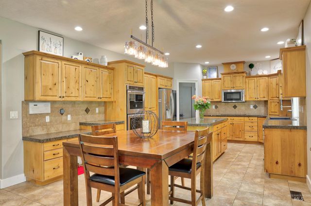 8858 Stardust Ln, Nampa, ID 83686