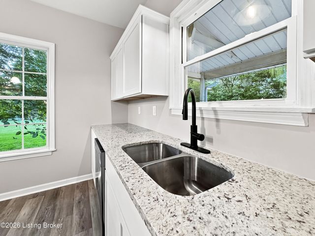 2505 Lower Hunters Trace, Louisville, KY 40216