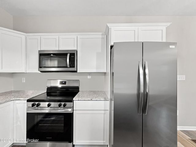 2505 Lower Hunters Trace, Louisville, KY 40216