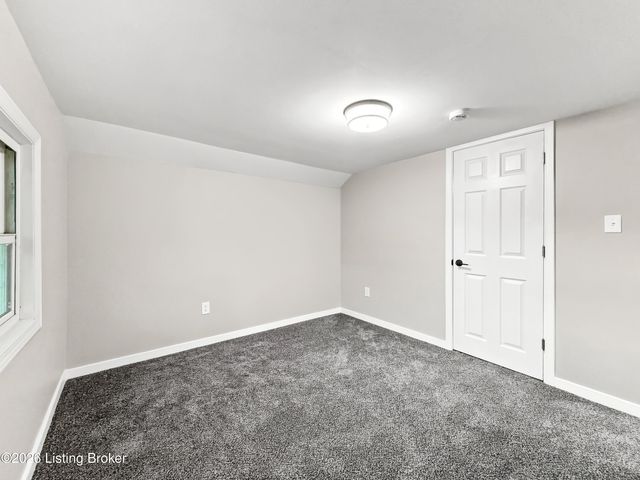2505 Lower Hunters Trace, Louisville, KY 40216