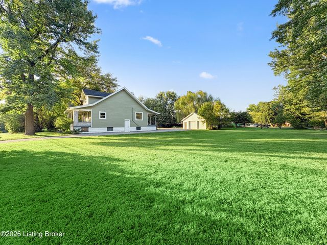 2505 Lower Hunters Trace, Louisville, KY 40216