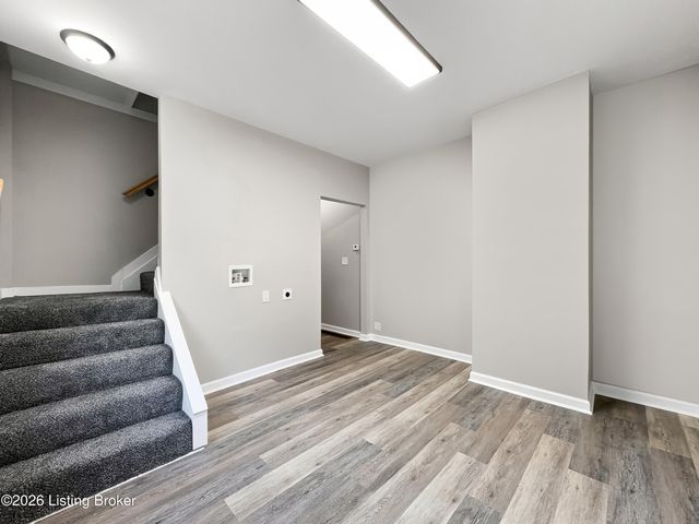 2505 Lower Hunters Trace, Louisville, KY 40216