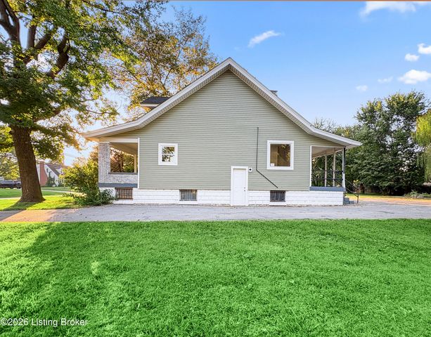 2505 Lower Hunters Trace, Louisville, KY 40216