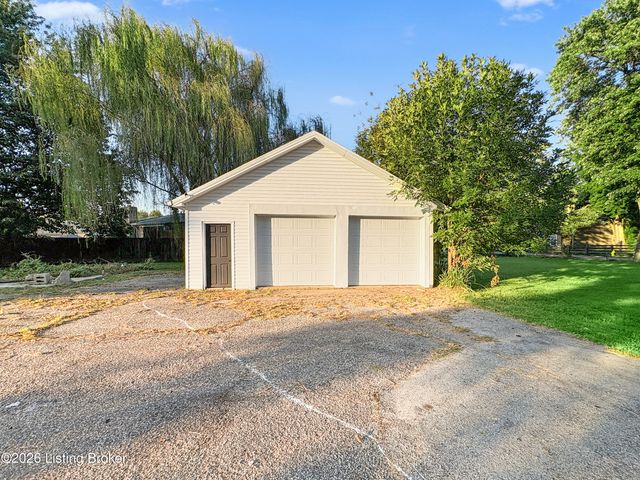 2505 Lower Hunters Trace, Louisville, KY 40216