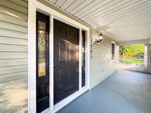2505 Lower Hunters Trace, Louisville, KY 40216