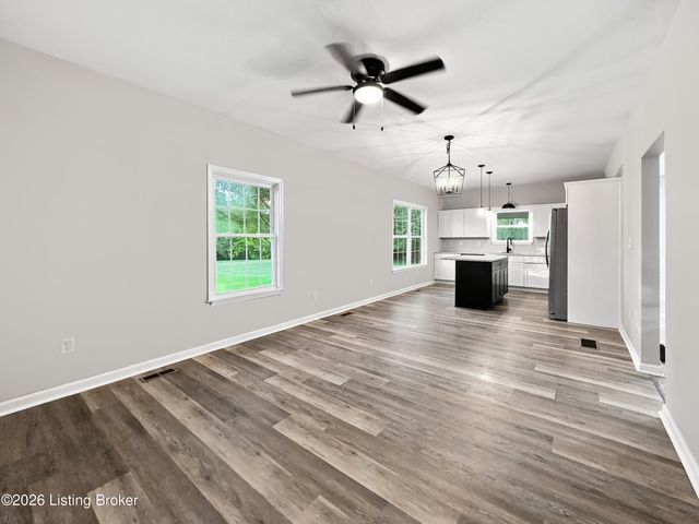 2505 Lower Hunters Trace, Louisville, KY 40216