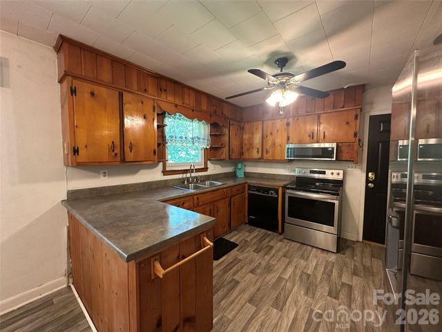 2939 Links Drive, Granite Falls, NC 28630