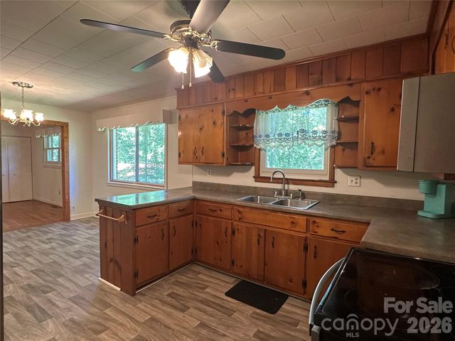 2939 Links Drive, Granite Falls, NC 28630