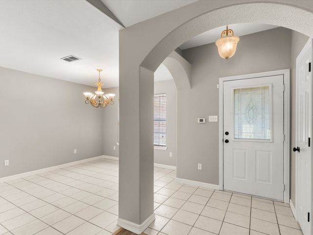 2015 W Lake Dr, Gladewater, TX 75647