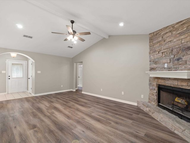 2015 W Lake Dr, Gladewater, TX 75647