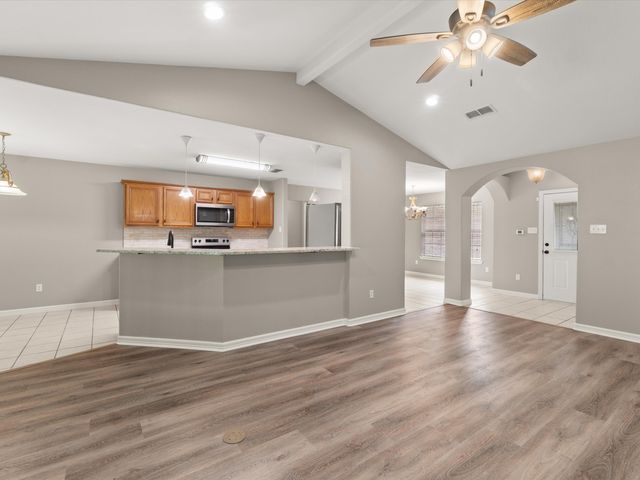 2015 W Lake Dr, Gladewater, TX 75647