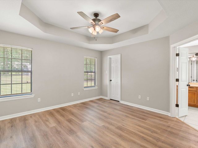 2015 W Lake Dr, Gladewater, TX 75647