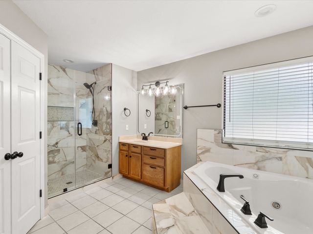 2015 W Lake Dr, Gladewater, TX 75647