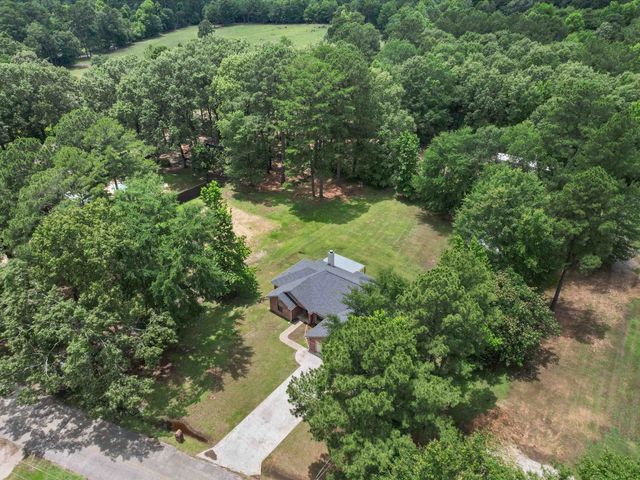 2015 W Lake Dr, Gladewater, TX 75647