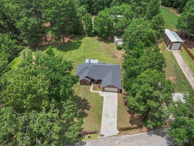 2015 W Lake Dr, Gladewater, TX 75647