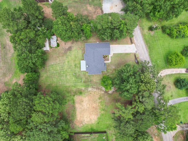 2015 W Lake Dr, Gladewater, TX 75647