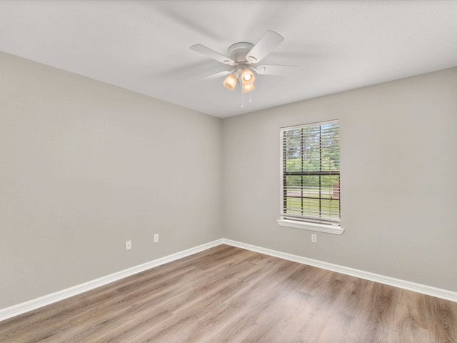 2015 W Lake Dr, Gladewater, TX 75647