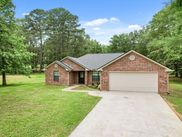 2015 W Lake Dr, Gladewater, TX 75647