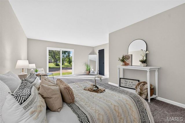9 Edinburg Court, Florissant, MO 63033