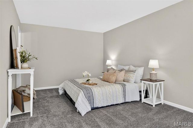 9 Edinburg Court, Florissant, MO 63033