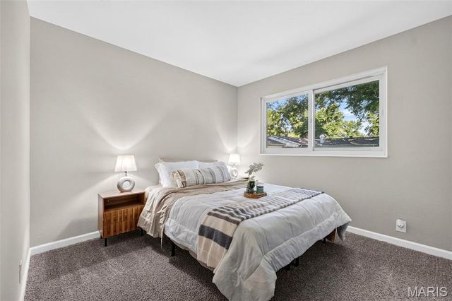 9 Edinburg Court, Florissant, MO 63033